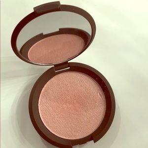 BECCA HIGHLIGHTER